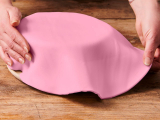 Ausgerollte Rollfondant-Decke Rosa Durchmesser 36cm 430g