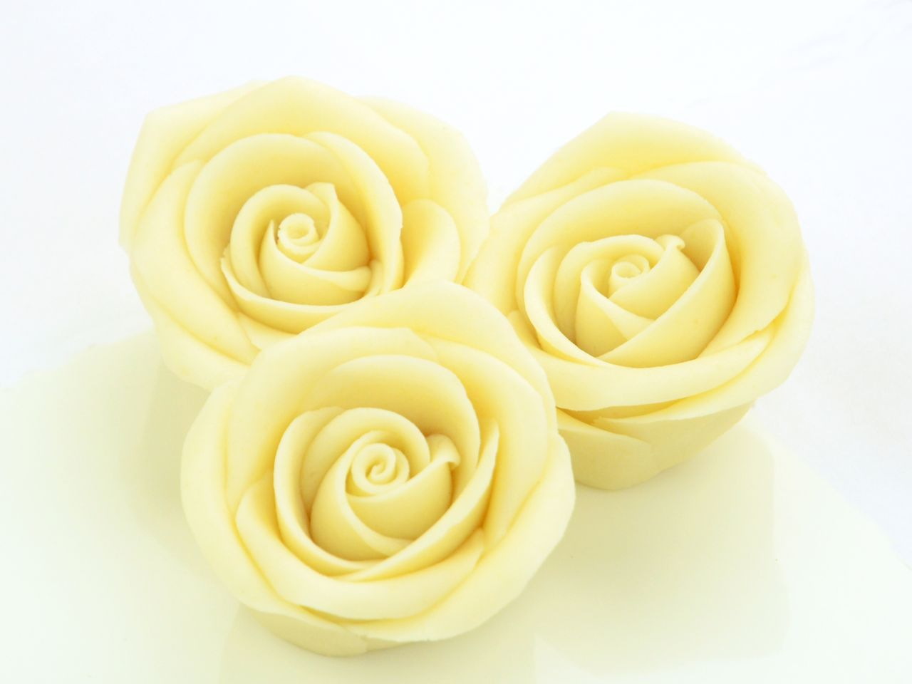 Marzipan-Rosen groß weiß 16 Stück