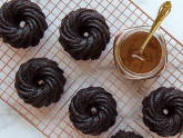 Nordic Ware Backform Swirl Bundlette